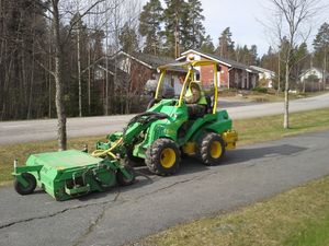 Kevytväylän harjaus